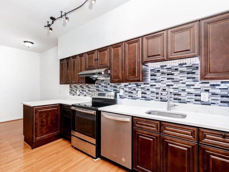 [SOLD] Beautifully Updated Large 2 Beds 2 Baths Condo near BJC, Forest Park and CWE