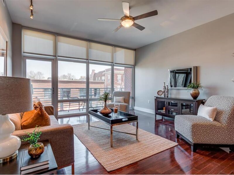 [SOLD] Luxury Central West End Condo Lets You Walk to Work (Barnes-Jewish Hospital)