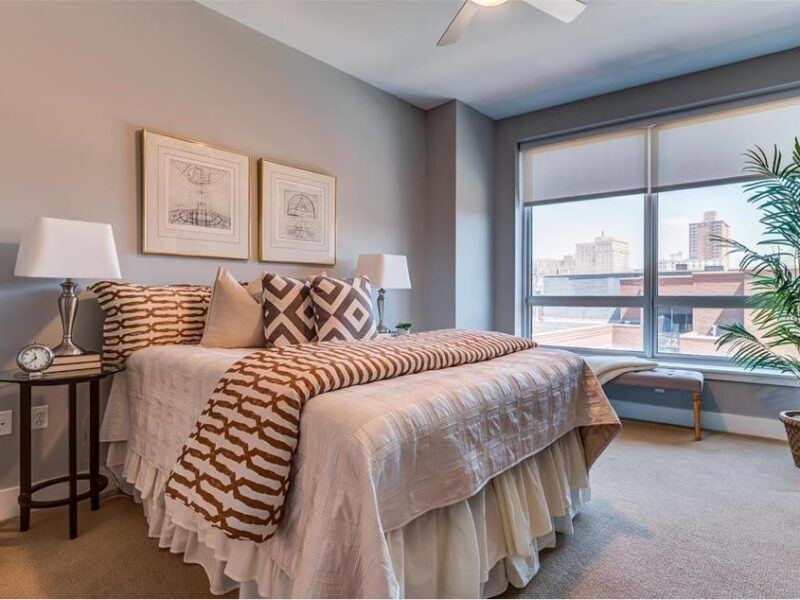 [SOLD] Luxury Central West End Condo Lets You Walk to Work (Barnes-Jewish Hospital)