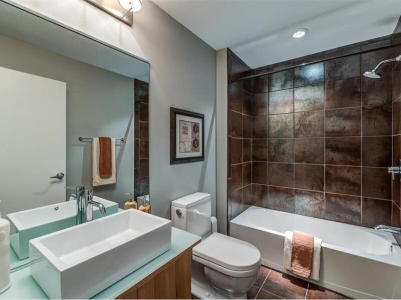 [SOLD] Luxury Central West End Condo Lets You Walk to Work (Barnes-Jewish Hospital)