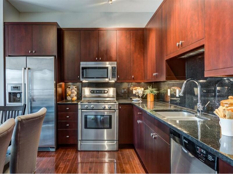 [SOLD] Luxury Central West End Condo Lets You Walk to Work (Barnes-Jewish Hospital)