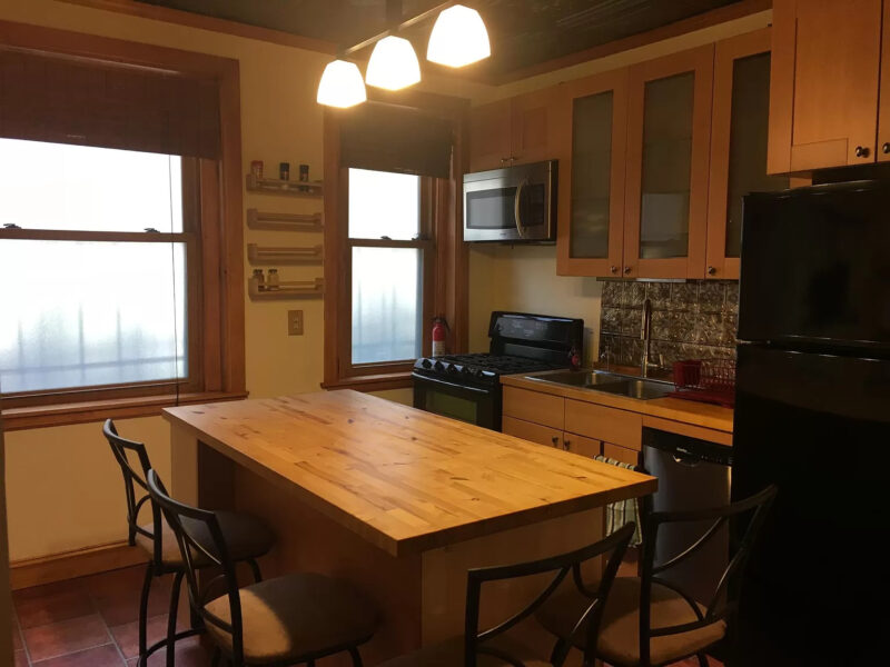 Riverway 2 bedroom located right next to Longwood area