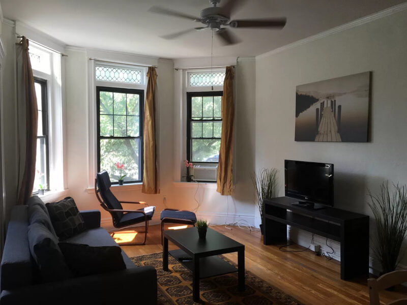 Riverway 2 bedroom located right next to Longwood area