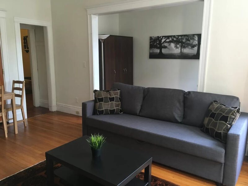 Riverway 2 bedroom located right next to Longwood area